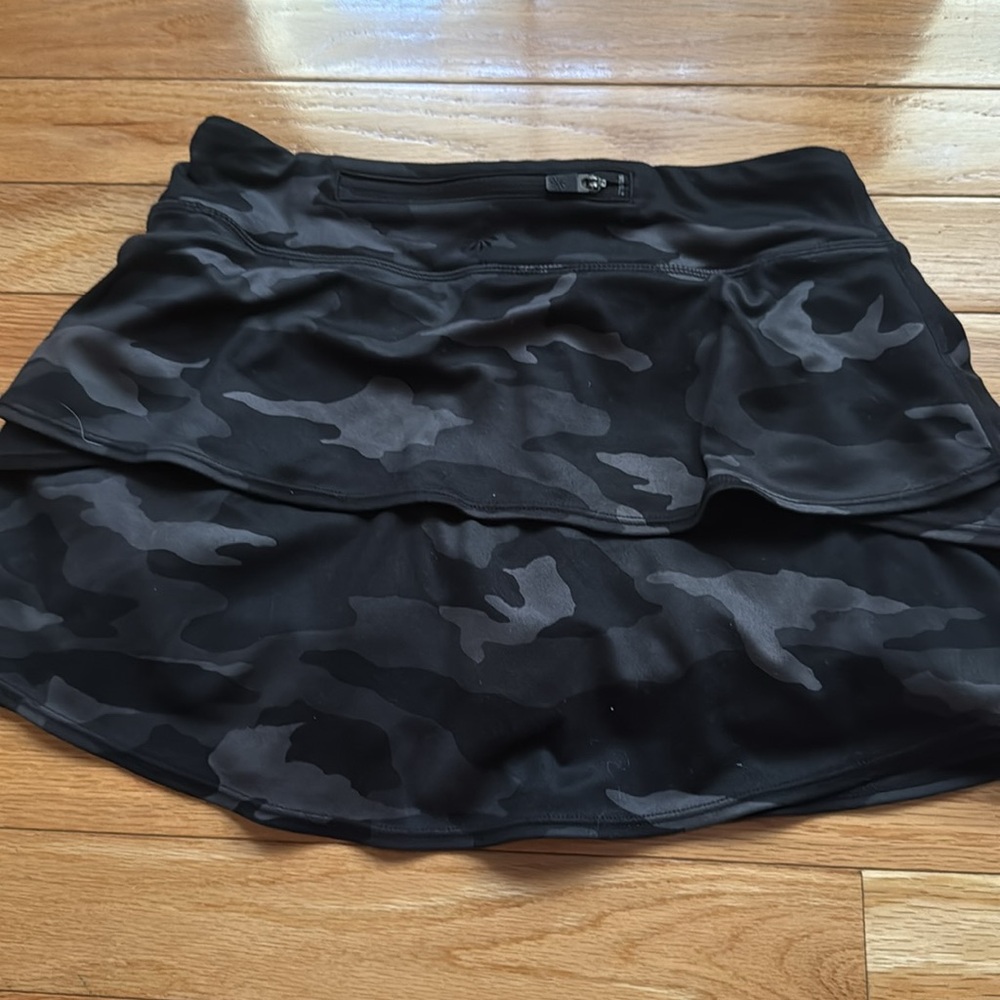 Athleta Girl Black Camouflage Skort, Size Medium (8-10) - Picture 4 of 5